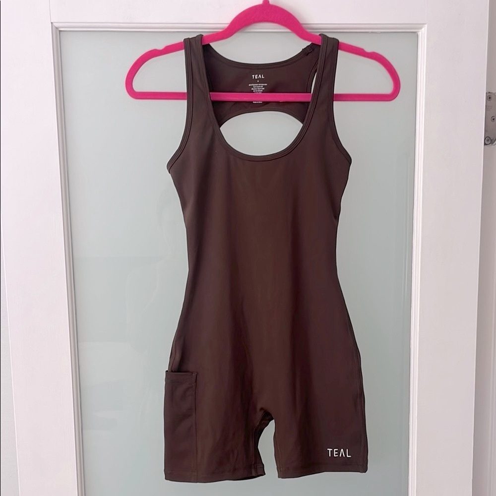New TEAL Los Angeles Brown One-Piece Active Romper | Size S
